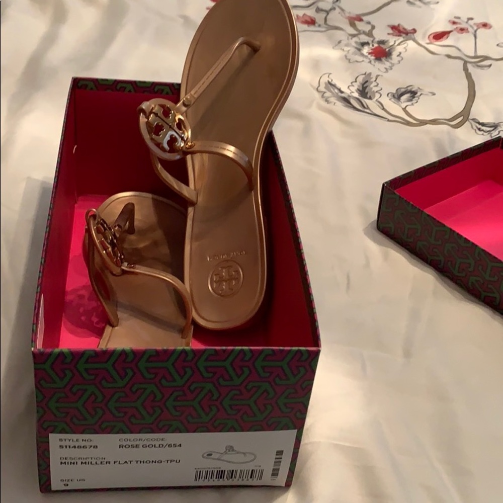 Flat thong Sandals.